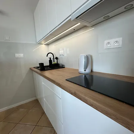 Apartment 2 Pokojowe Mieszkanie, Metro M2, Swietny Widok, Zachody *