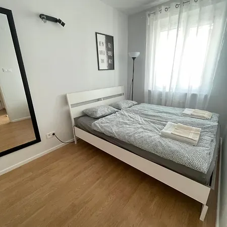 Apartament 2 Pokojowe Mieszkanie, Metro M2, Swietny Widok, Zachody *